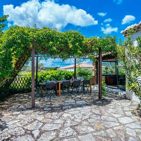 Grande Maison Familiale, Piscine * Baron (Gard)