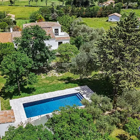 Grande Maison Familiale, Piscine